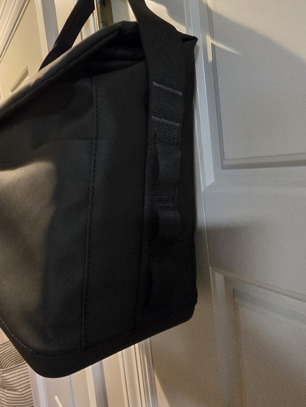 Yeti Black Insulated Daytrip 6L Lunch Bag - Picture 3 of 9